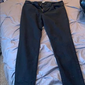 Women’s skinny jeans.